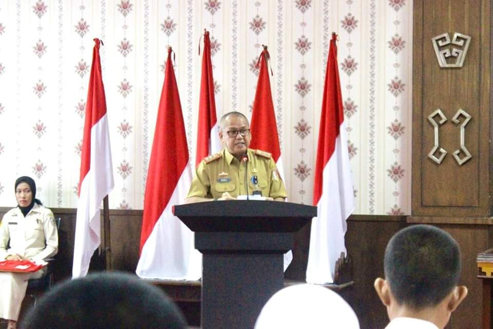 Pj Bupati Tulang Bawang Drs.Drs.Qudrotul Ikhwan.,MM Menghadiri Pelantikan Calon Pengibar bendera Pusaka (PASKIBRAKA)