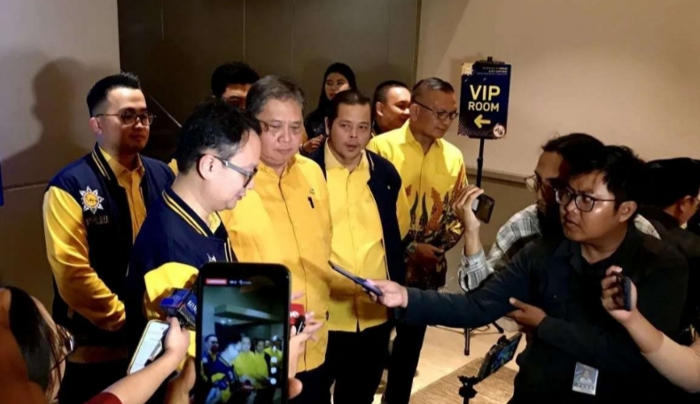 Airlangga Isyaratkan Golkar Usung RK di Pilkada Jakarta